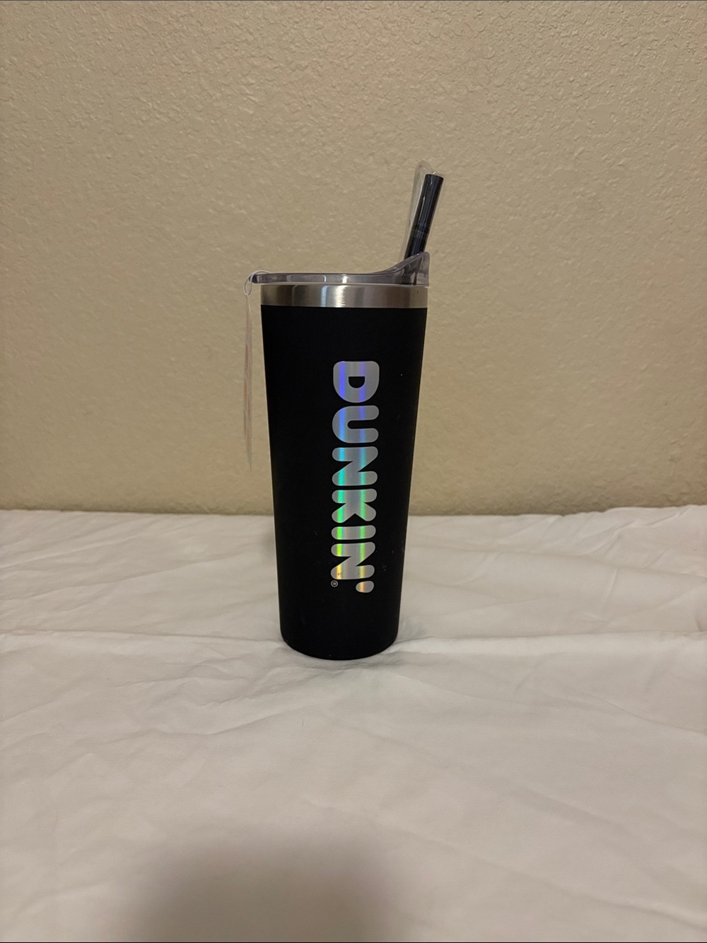 Dunkin' 20 oz Insulated Tumbler Black Solid Logo Drink-Through Lid & Straw